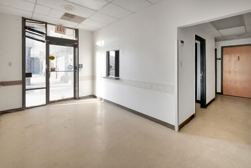 More Photos Of 104 Teakwood Dr, Victoria Medical For Sale