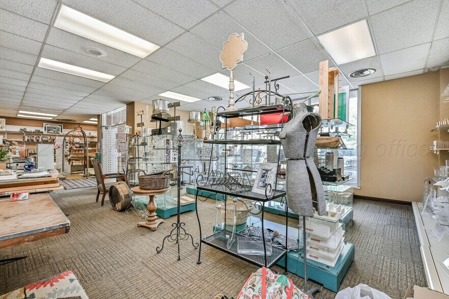 More Photos Of 119 W Kingsmill Ave, Pampa Storefront Retail Office For Sale