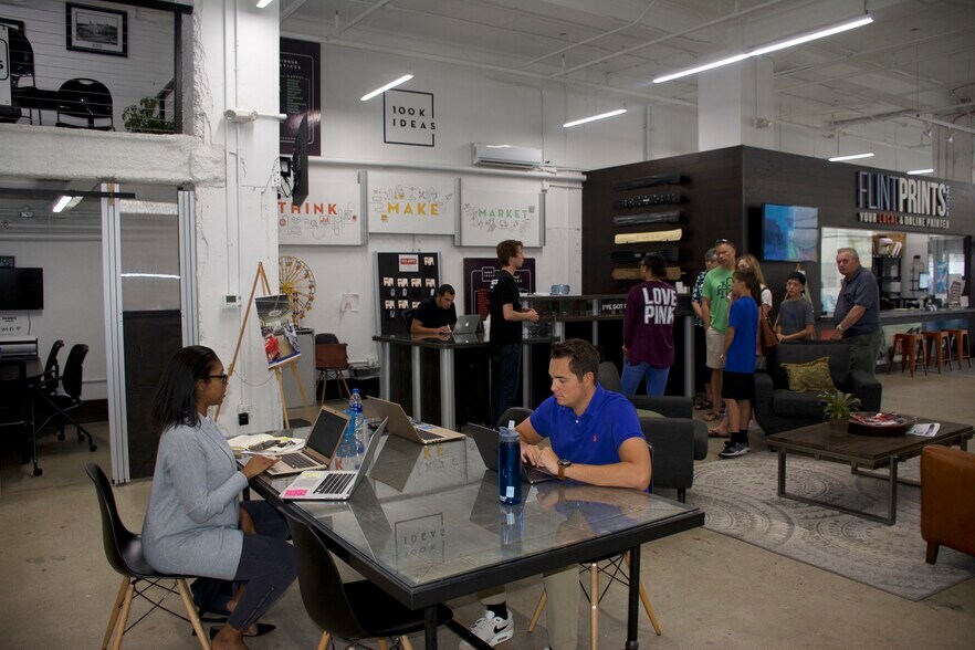 More Photos Of 615 S Saginaw St, Flint Office For Lease