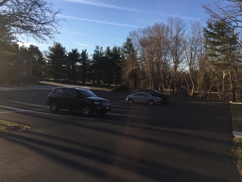 More Photos Of 105 Chesley Dr, Media Office For Lease