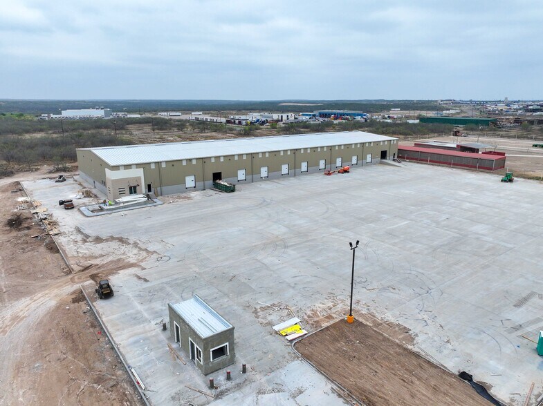 Primary Photo Of 206 Lampazos loop, Laredo Warehouse For Lease