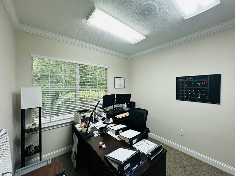 More Photos Of 6817 Southpoint Pky, Jacksonville Office For Sale
