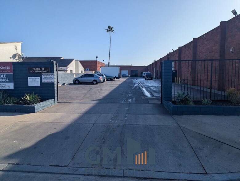 More Photos Of 128-145 W Gardena Blvd, Gardena Warehouse For Lease