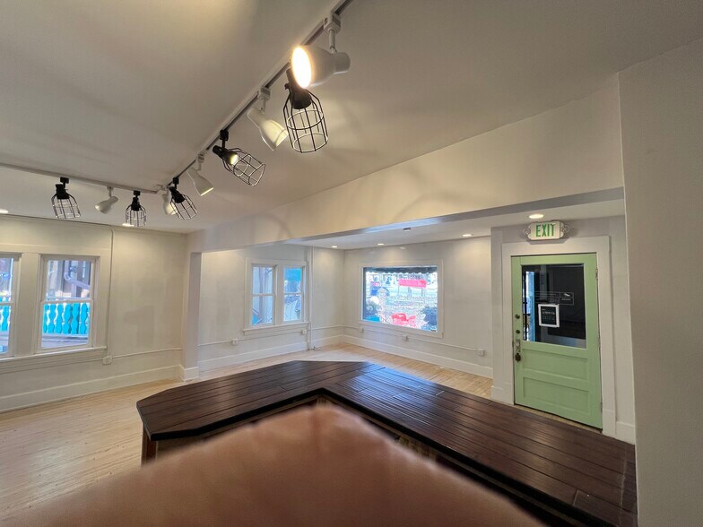 More Photos Of 2230 Carter Ave, Saint Paul Storefront Retail Office For Lease