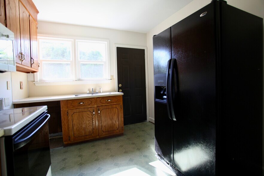 More Photos Of 5304 Eaton Cir, Charlotte Multifamily For Sale