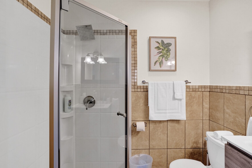 More Photos Of 3020-3024 Seville St, Fort Lauderdale Hotel For Sale