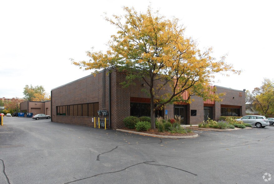 More Photos Of 1401 American Blvd E, Bloomington Showroom For Lease