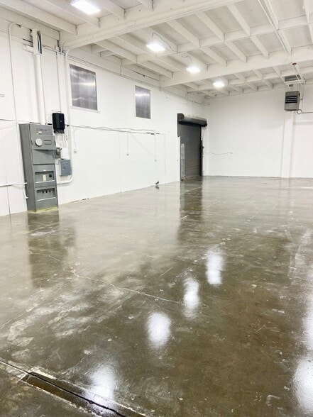 More Photos Of 3421 Hollis St, Oakland Warehouse For Sale
