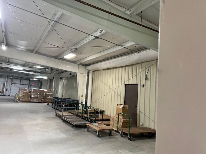 More Photos Of 374 Industrial Park Dr, Boone Showroom For Lease