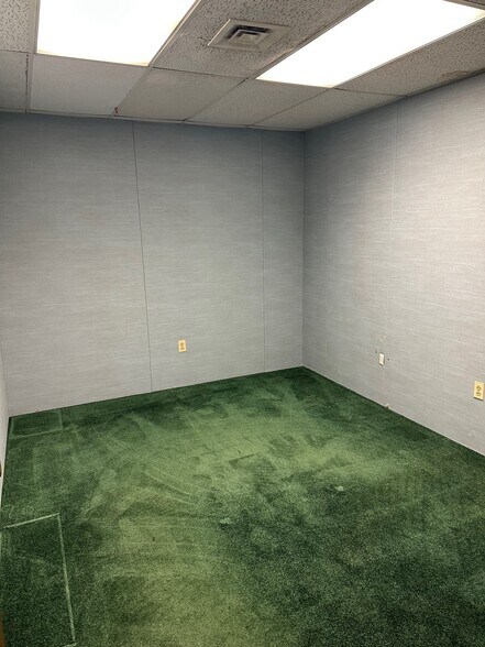 More Photos Of 36 Pine St, Lockport Office For Lease