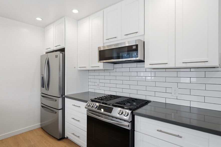 More Photos Of 5236 Bellingham Ave, Valley Village Apartments For Sale