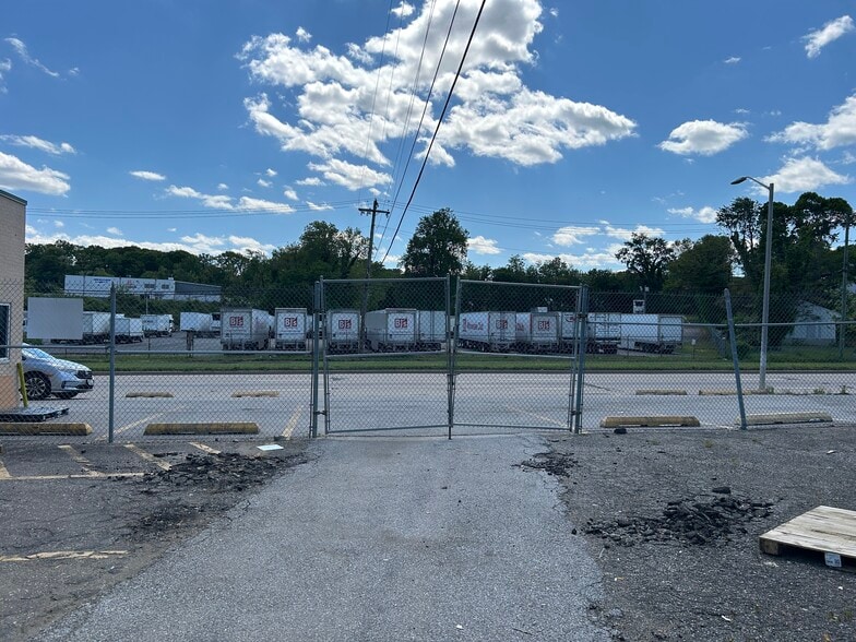More Photos Of 918-948 W Patapsco Ave, Baltimore Warehouse For Lease