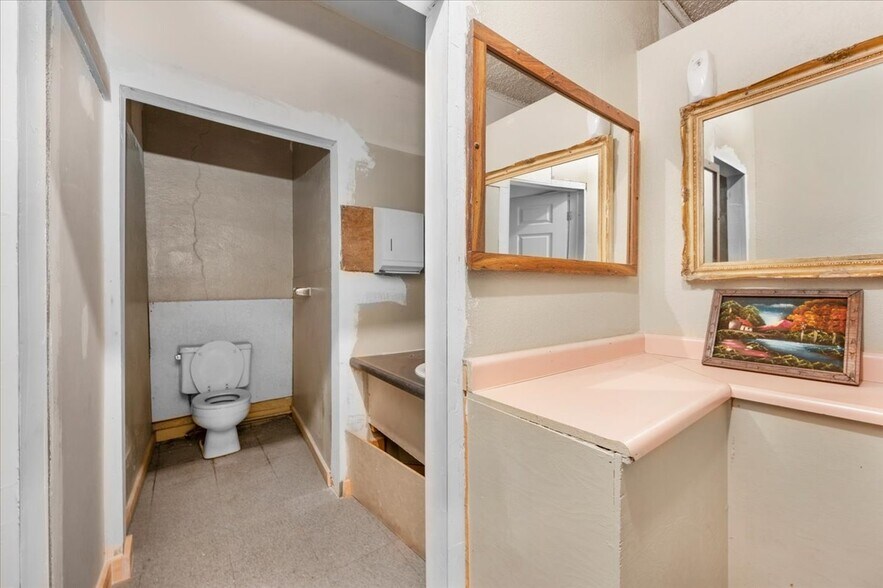 More Photos Of 624 Park Blvd, Orange Cove General Retail For Sale