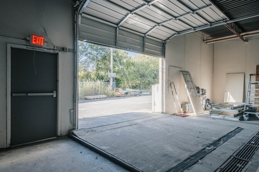 More Photos Of 8532-8548 E 41st St, Tulsa Freestanding For Lease