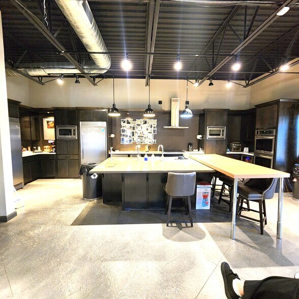 More Photos Of 817 NE 63rd St, Oklahoma City Office For Sale