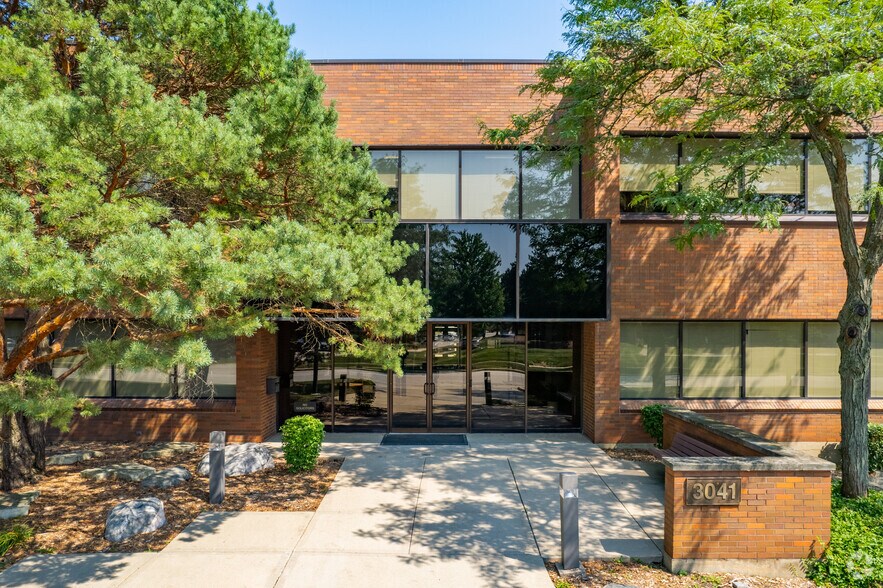 More Photos Of 3041 Woodcreek Dr, Downers Grove Office For Lease