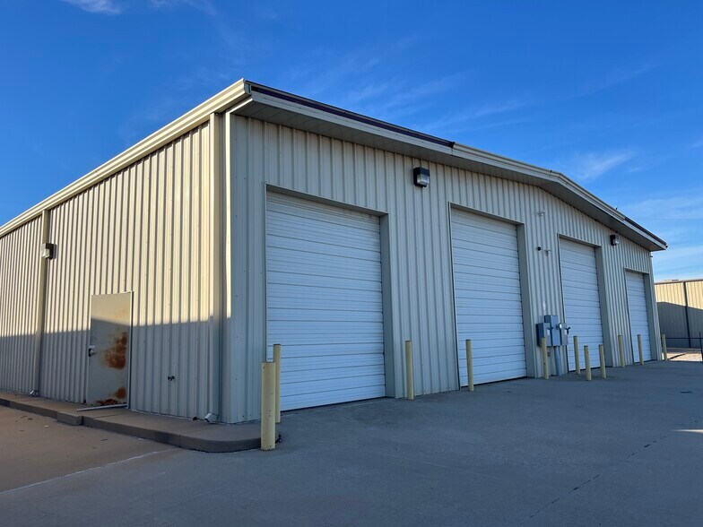 More Photos Of 9700 Pole Rd, Oklahoma City Warehouse For Lease