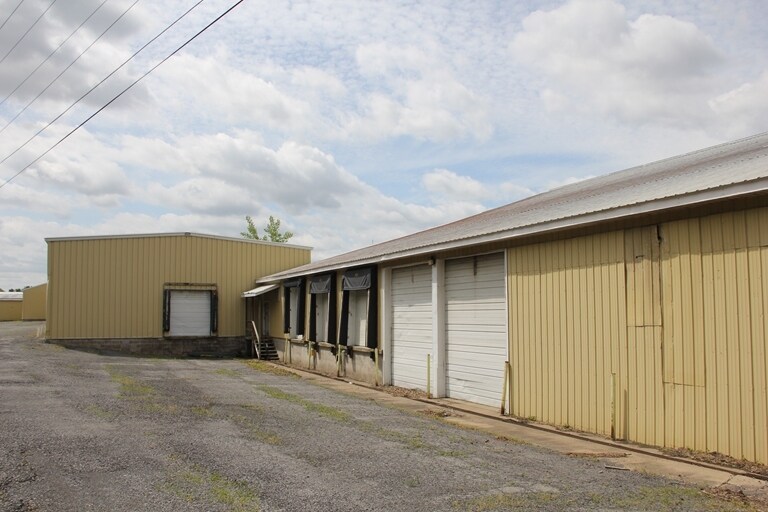 More Photos Of 609-621 E Maple Ave, Newark Light Manufacturing For Lease