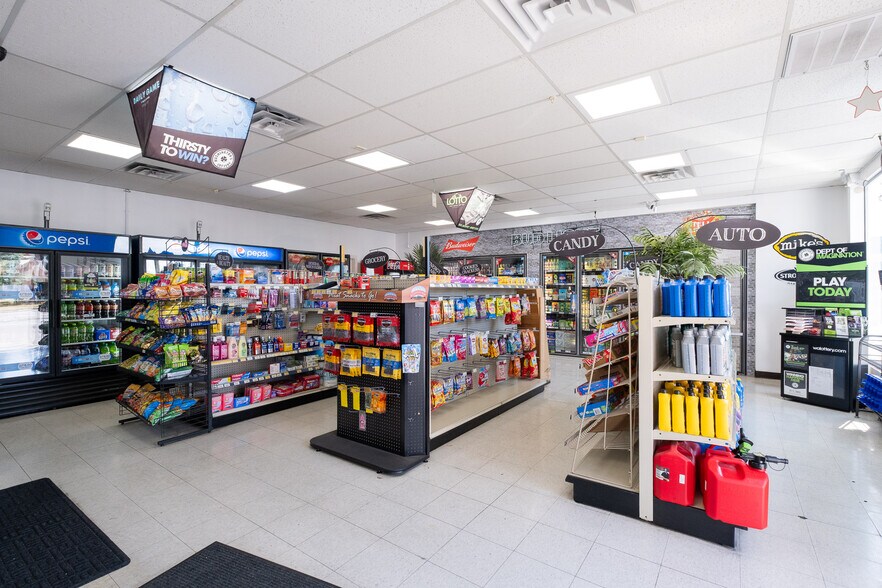 More Photos Of 2730 Meridian St, Bellingham Service Station For Sale
