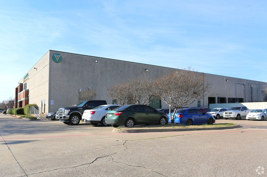 More Photos Of 1625 W Crosby Rd, Carrollton Light Distribution For Lease