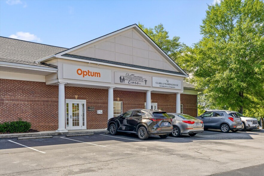 More Photos Of 7446 Shallowford Rd, Chattanooga Medical For Lease