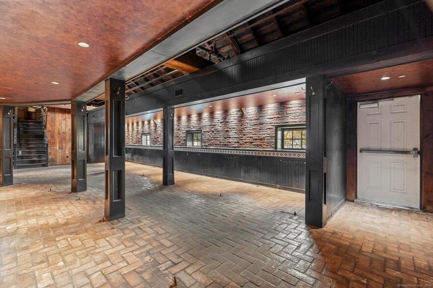 More Photos Of 24 W Main St, Avon Restaurant For Lease