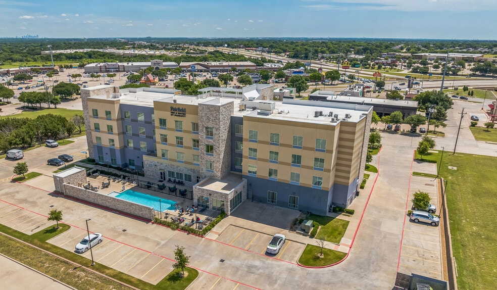 More Photos Of 409 N Clark Rd, Cedar Hill Hotel For Sale