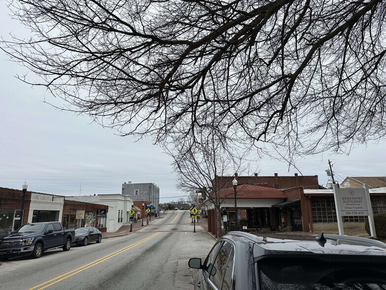 More Photos Of 1317 Washington St, Clarkesville Storefront For Sale