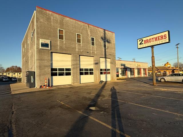More Photos Of 1248 E Dublin Granville Rd, Columbus Auto Repair For Sale