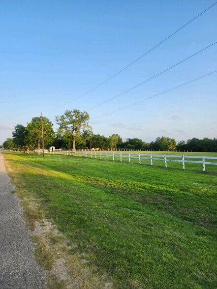More Photos Of 405 Strawberry St, League City Land For Sale