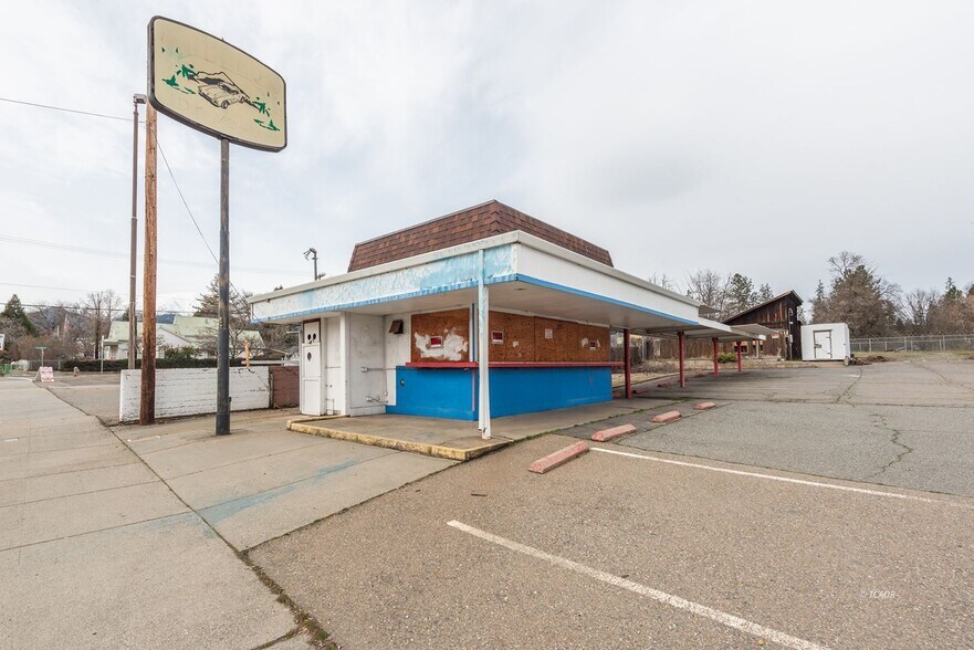 Primary Photo Of 1081 Main St, Weaverville Fast Food For Sale