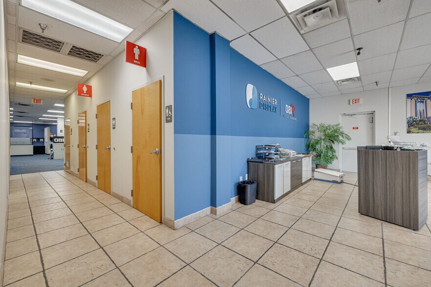 More Photos Of 4545 W Hillsborough Ave, Tampa Warehouse For Lease