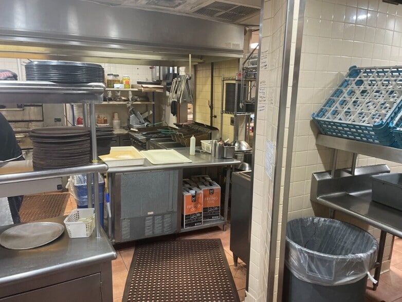 More Photos Of 11505 S Memorial Pky, Huntsville Storefront For Sale
