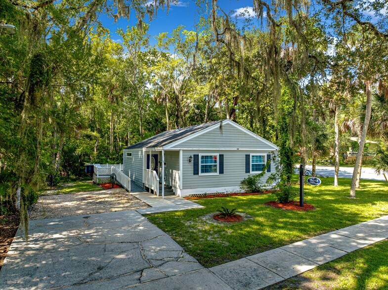 More Photos Of 110 NE Crystal St, Crystal River Specialty For Sale