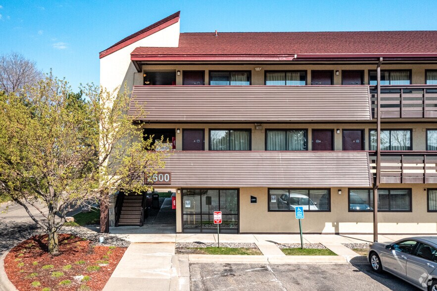 More Photos Of 2600 N Annapolis Ln, Plymouth Hotel For Sale
