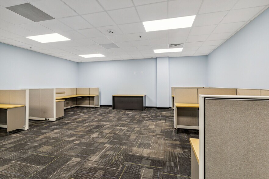 More Photos Of 1575 Garden of the Gods Rd, Colorado Springs Light Manufacturing For Lease
