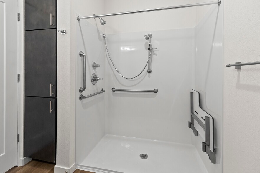 More Photos Of 120 & 124 W Hatting St, Luverne Apartments For Sale