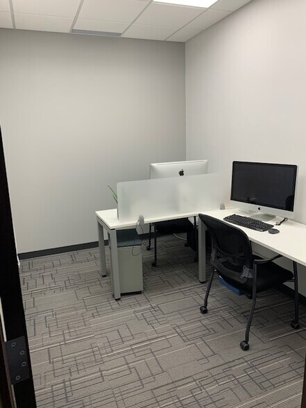 More Photos Of 15 Carlton Dr, St. Albert Flex For Sale