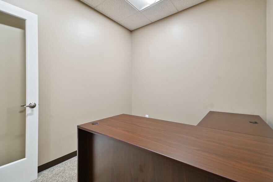 More Photos Of 6740 Crosswinds Dr, Saint Petersburg Coworking Space