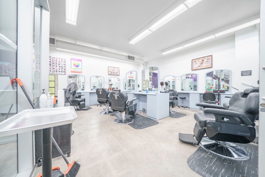 More Photos Of 1517 S Western Ave, Los Angeles Freestanding For Sale