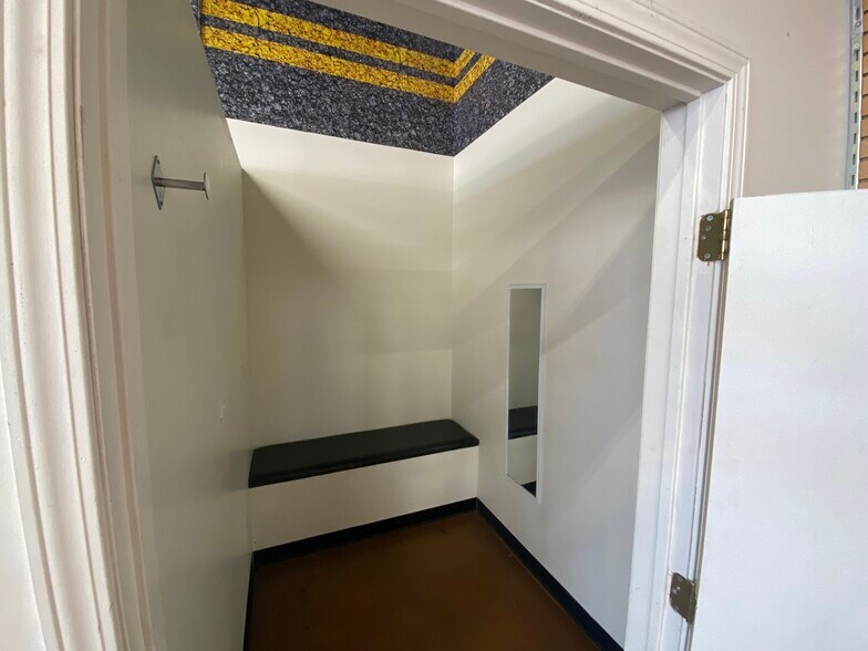 More Photos Of 10998 N I-45, Houston Unknown For Lease