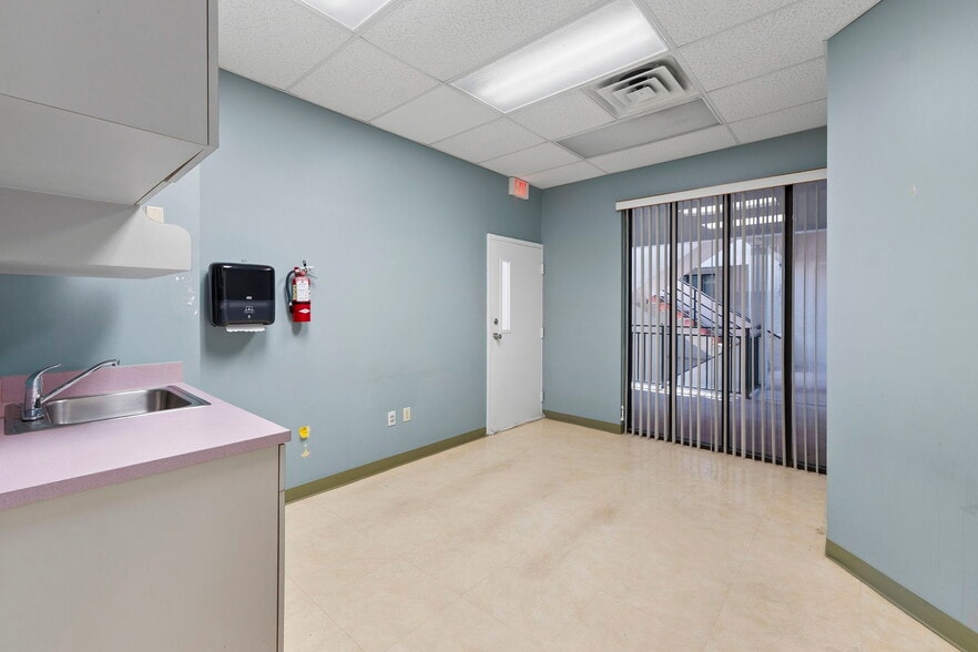 More Photos Of 900 SE Ocean Blvd, Stuart Medical For Sale