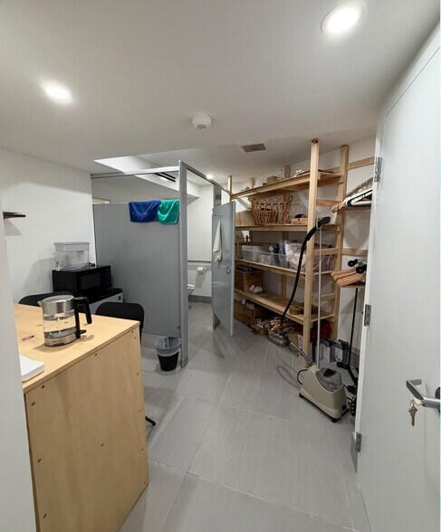 More Photos Of 21 Fillmore Dr, Sarasota Storefront For Lease