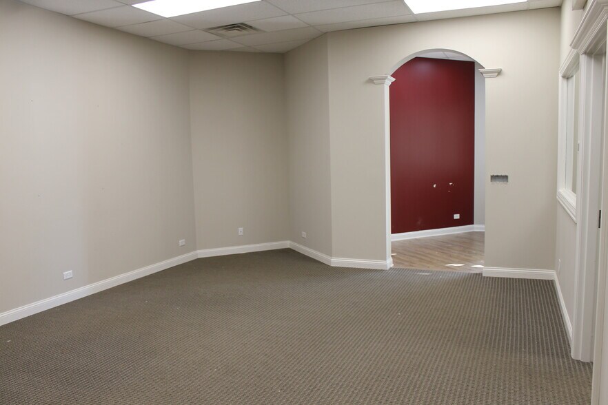 More Photos Of 415 E State St, Geneva General Retail For Lease