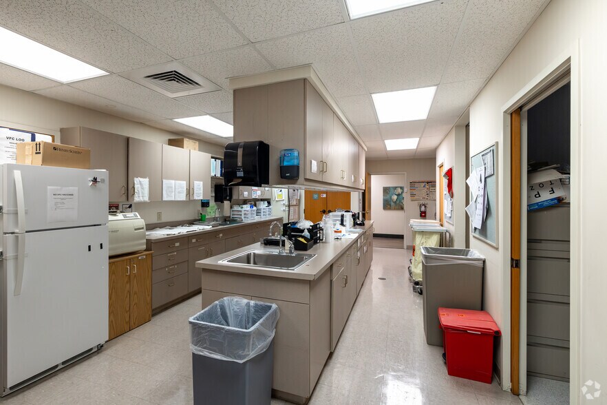 More Photos Of 7111 E 21st St, Wichita Medical For Sale
