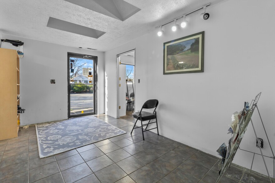 More Photos Of 4420 E 21st St, Indianapolis Service For Sale