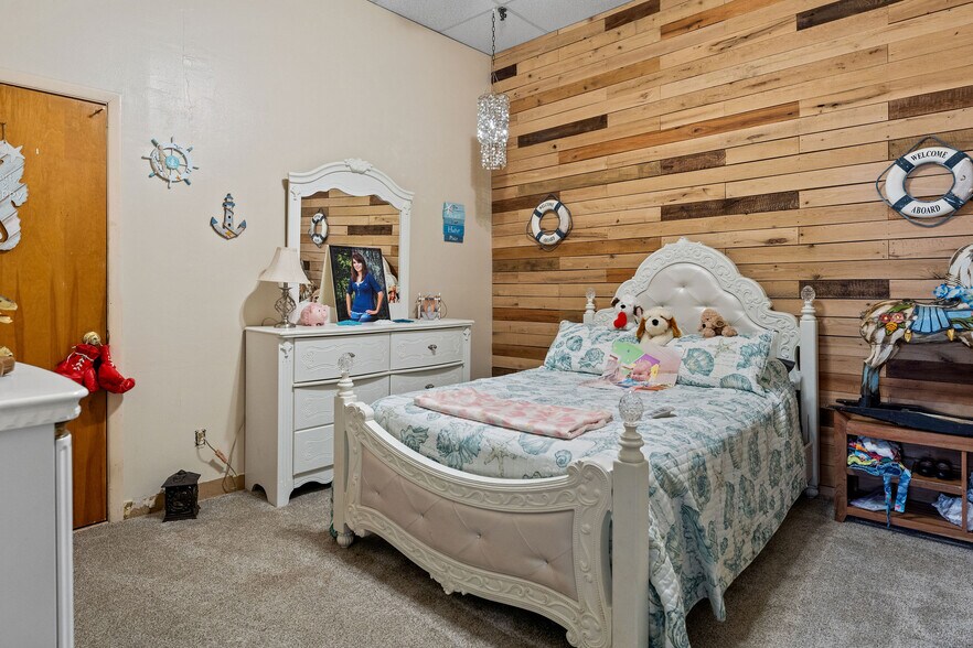 More Photos Of 109-111 Green St, Herkimer Office For Sale