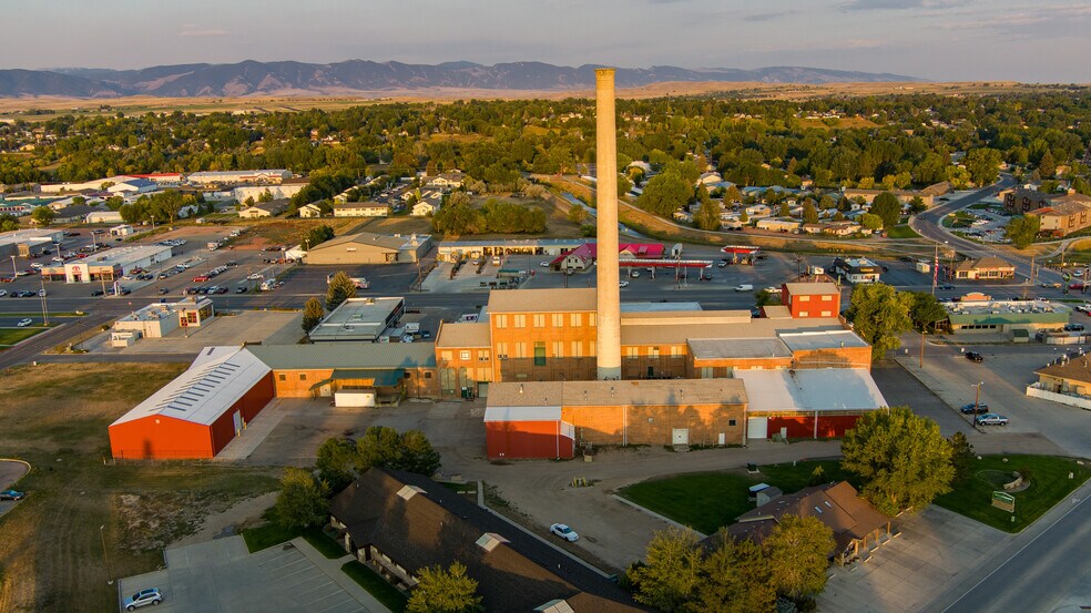 More Photos Of 1457 Coffeen, Sheridan Warehouse For Sale