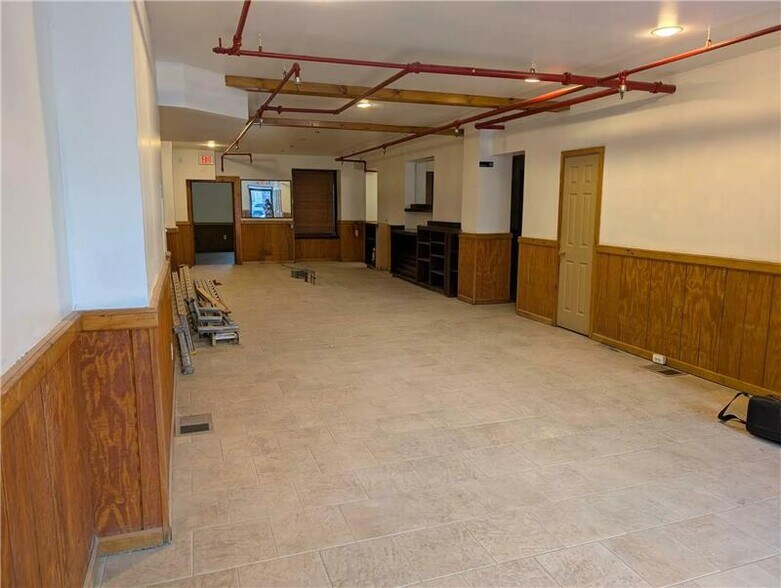 More Photos Of 142 Washington Ave, Albany Storefront Retail Residential For Lease