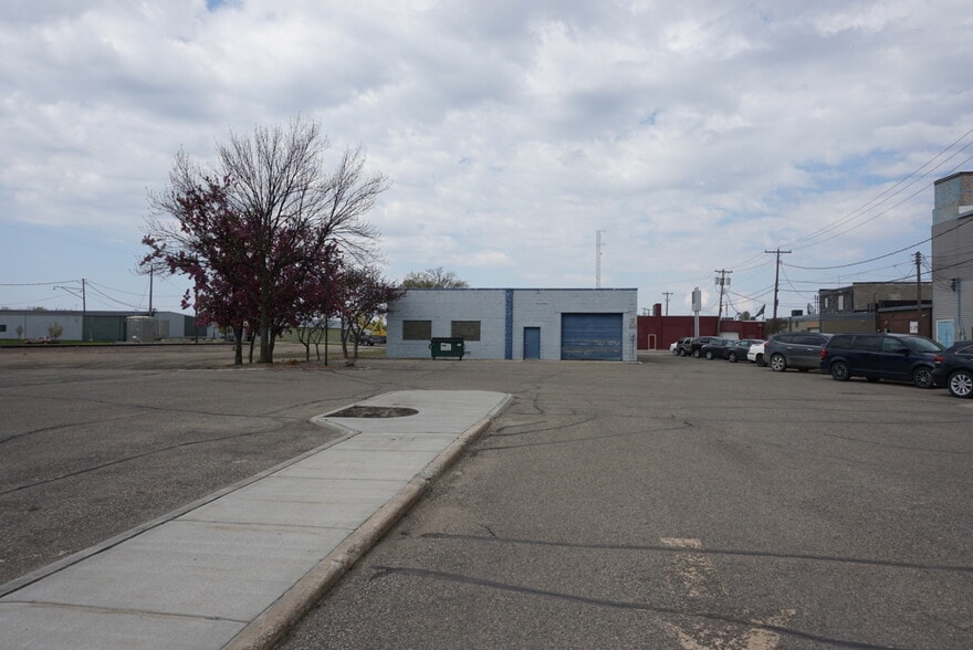 More Photos Of 501 Dakota Ave, Wahpeton General Retail For Sale